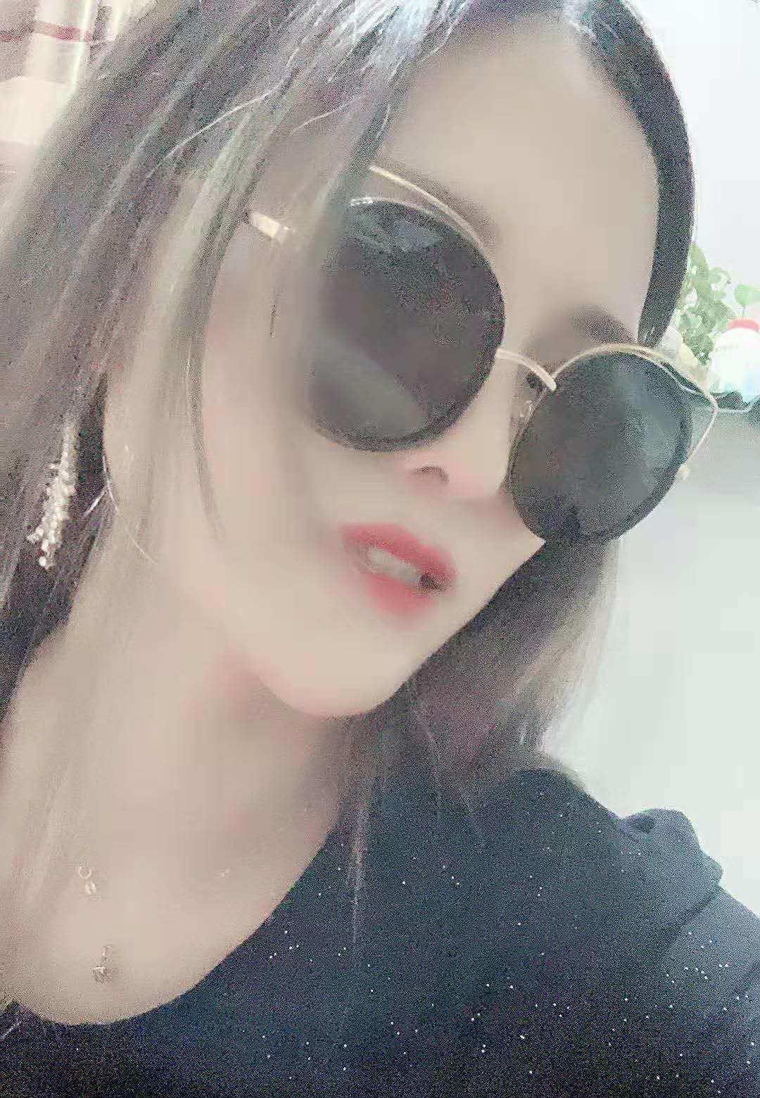 性感妹纸，姿势任摆,口活不错,奶子也很大 第2张
