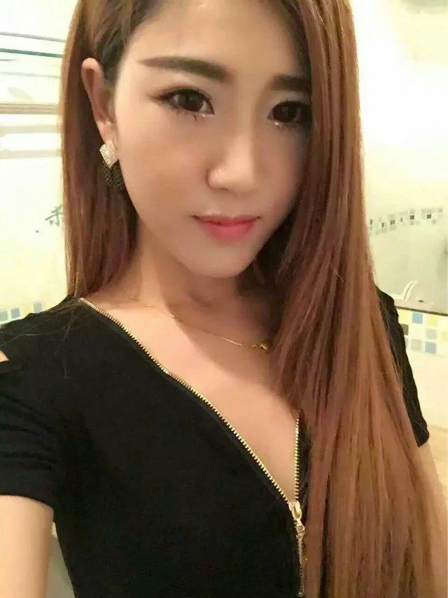 杨家坪楼凤，逼紧活好 第1张