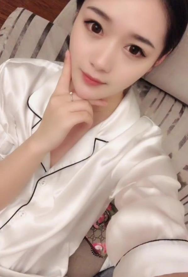 兼职颜值惊艳，身材更惊艳~女友式抚慰高能爽 第2张