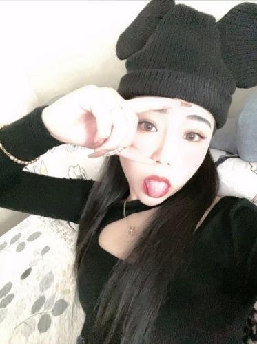 体验口活胸推一流的骚妹 第2张