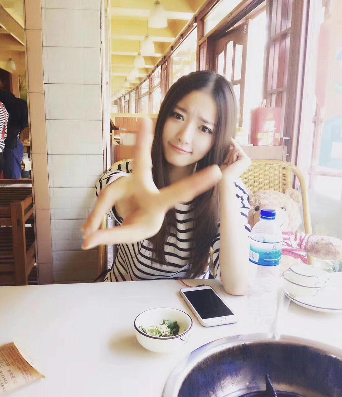 约了个极品漂亮妹子干着就是爽 第2张