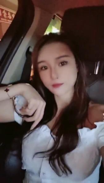 布吉骚骚小可爱，撕破她的丝袜好爽 第1张