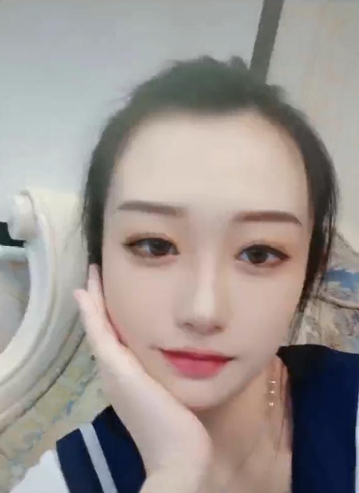 朝阳区东大桥年轻广妹小月亮，小小身子，有种蹂躏的快感 第1张