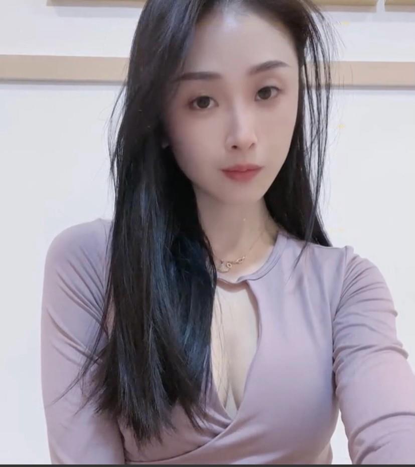 体验一位喜欢瑜伽的小姐姐身材好 第1张