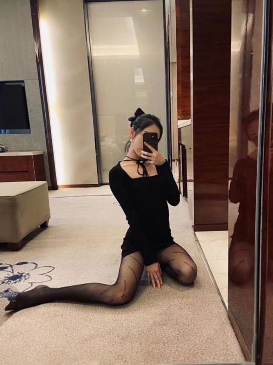身材很好的丝袜小少妇,年轻漂亮 第1张