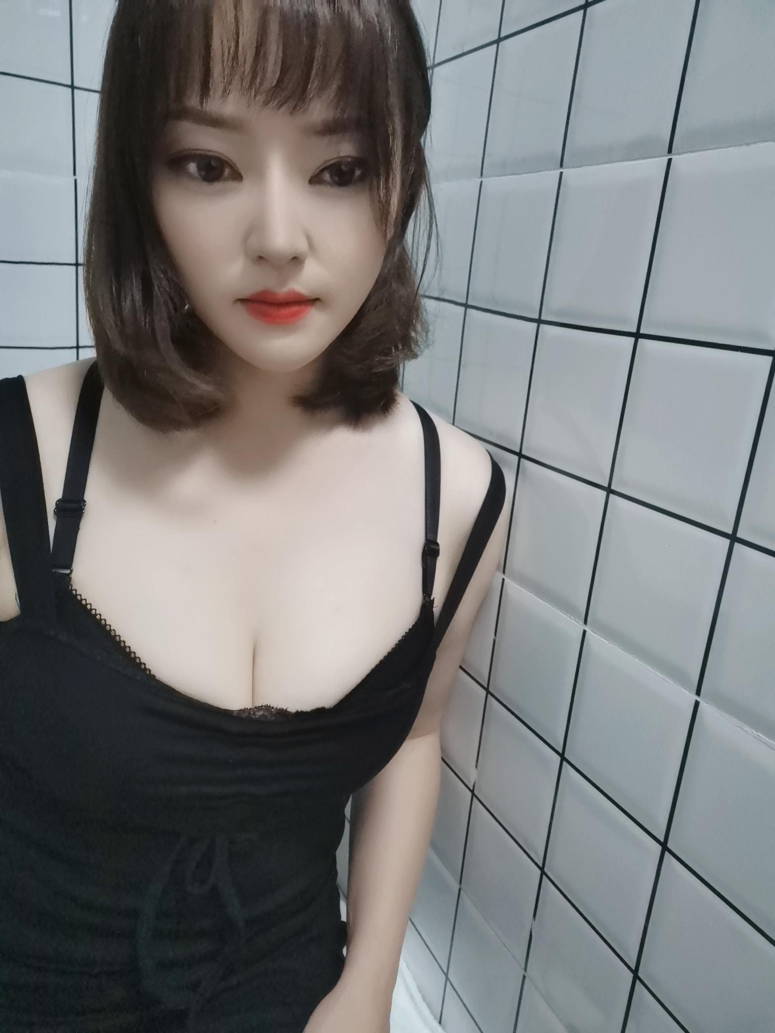 刚到京的成都女孩,苗条性感扛着操抱着操都行 第1张