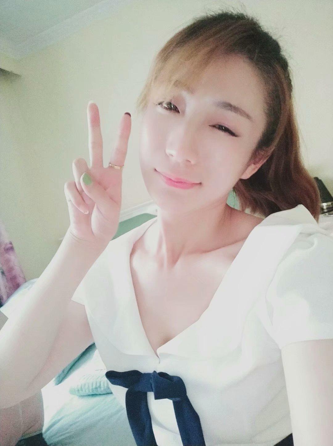 身材不错的轻熟少妇 第2张